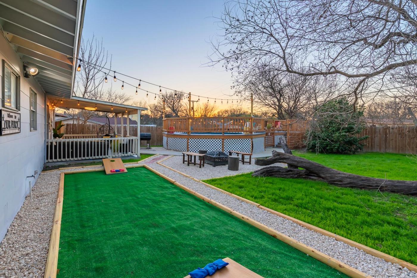 Game Room, Pool & Fire Pit At The Medical Center ซานอันโตนิโอ ภายนอก รูปภาพ