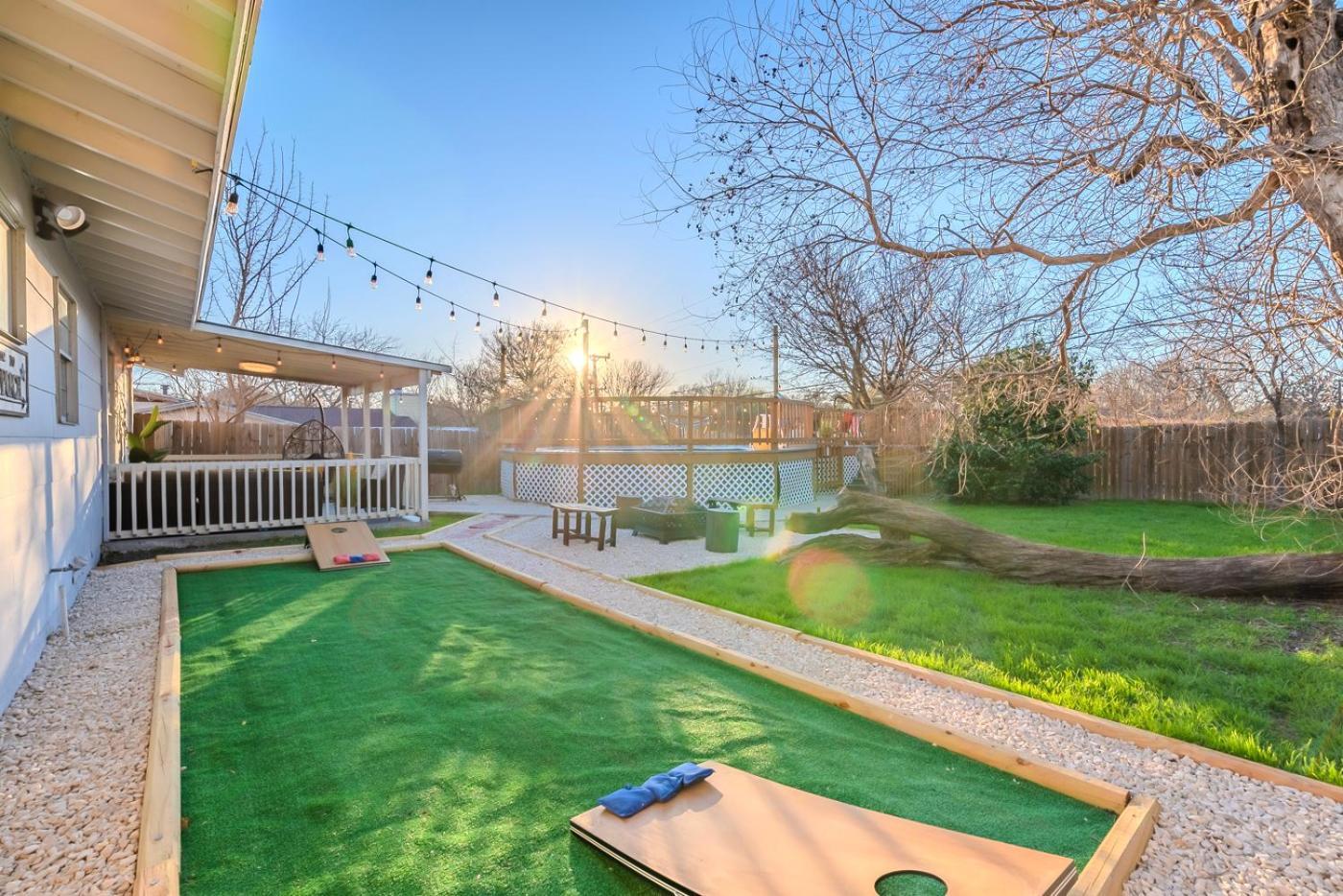 Game Room, Pool & Fire Pit At The Medical Center ซานอันโตนิโอ ภายนอก รูปภาพ