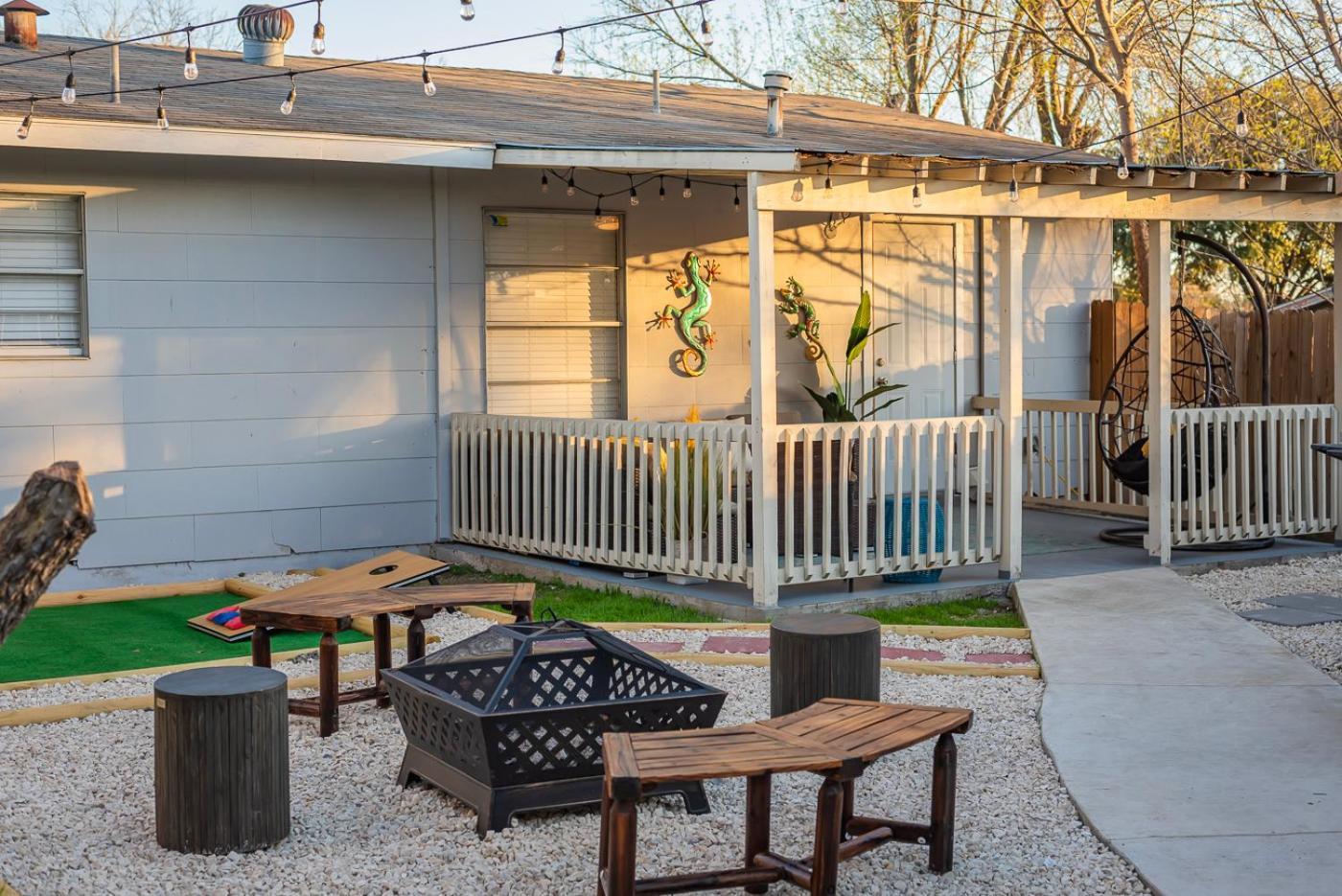 Game Room, Pool & Fire Pit At The Medical Center ซานอันโตนิโอ ภายนอก รูปภาพ