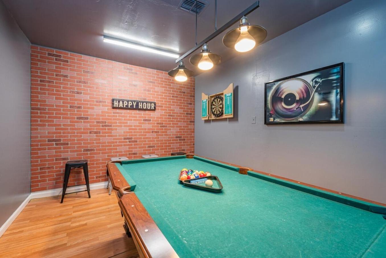 Game Room, Pool & Fire Pit At The Medical Center ซานอันโตนิโอ ภายนอก รูปภาพ